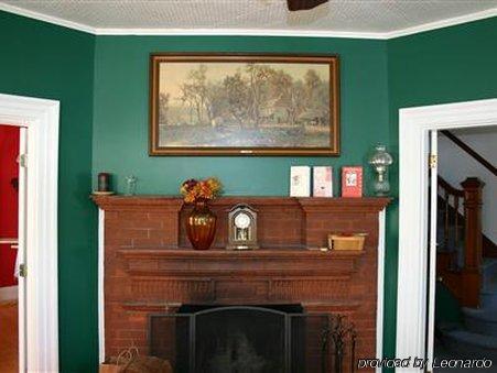 The Young House Bed And Breakfast Millinocket 内观 照片