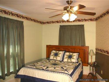 The Young House Bed And Breakfast Millinocket 客房 照片