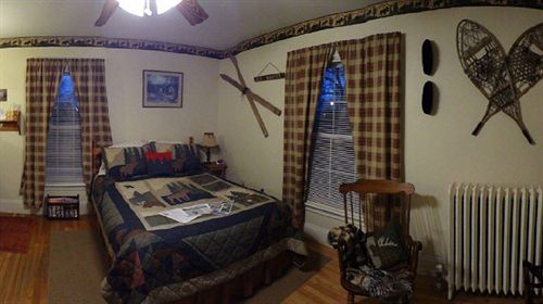 The Young House Bed And Breakfast Millinocket 外观 照片