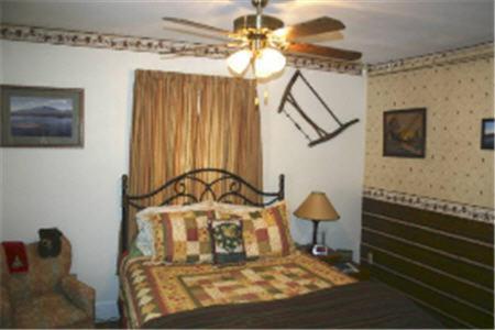 The Young House Bed And Breakfast Millinocket 客房 照片